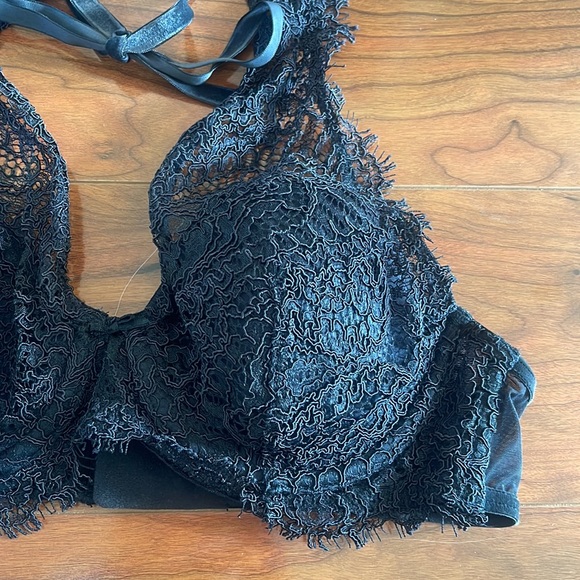 Victoria's Secret Dream Angels Black Lace Halter 32B Bra - Picture 2 of 8
